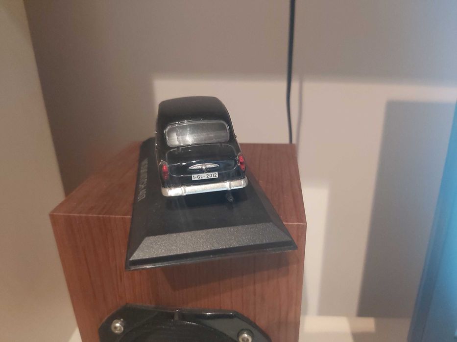 Moskvitch 407 - Macheta metal din colectia Masini de Legenda 1:43