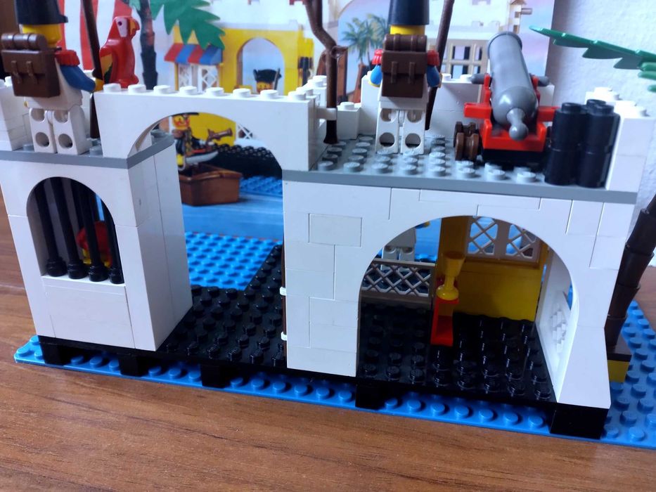 Lego Pirates 6267 Lagoon Lock-up