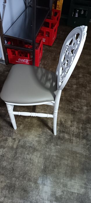 Vind scaune din plastic