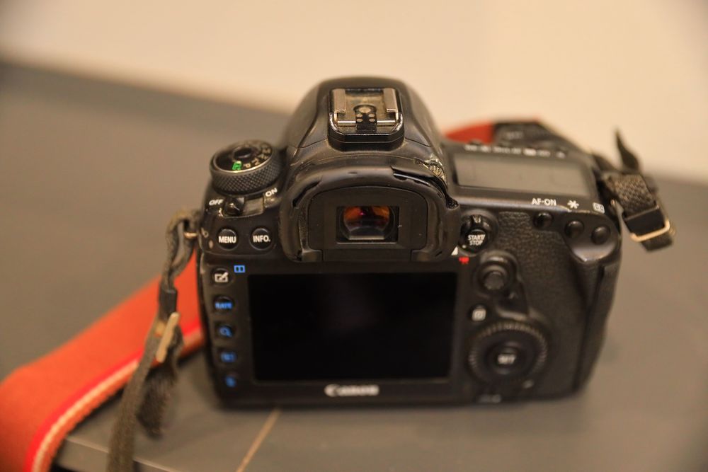 Canon 5D Mark IV (4)