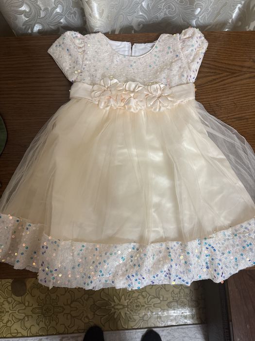 Детское платье , нарядное