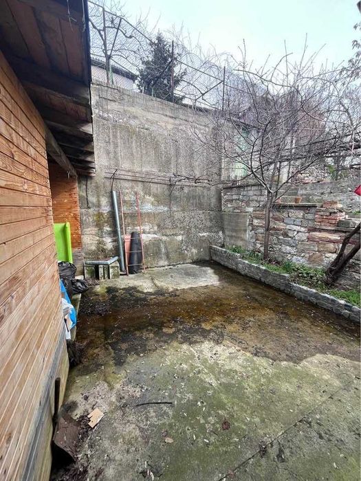Двуетажна къща с панорамна гледка в гр. Велико Търново, кв. "Варуша"