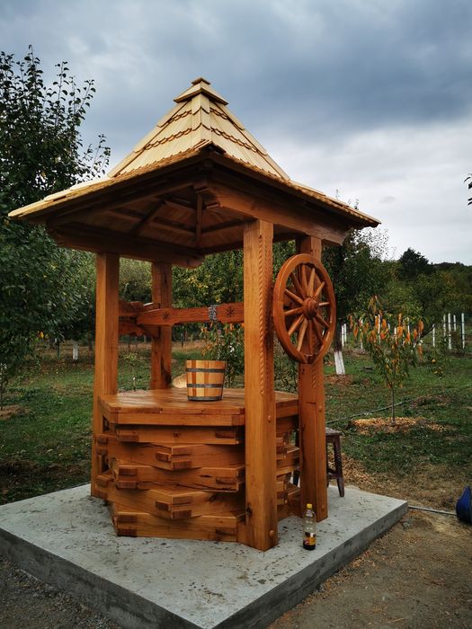 Fântâni ornamentale din lemn