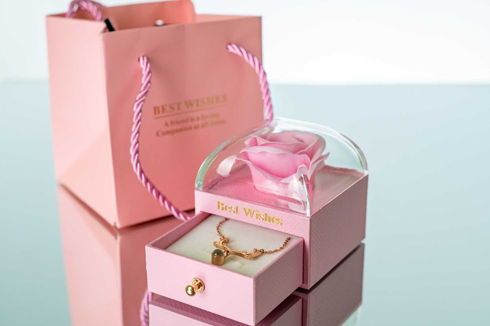 Роза Криогенна в Розова Кутия с Колие Подарък