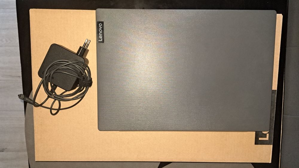 Лаптоп Lenovo V155-15API, 15.6", Full HD, 8 GB, 256 GB SSD