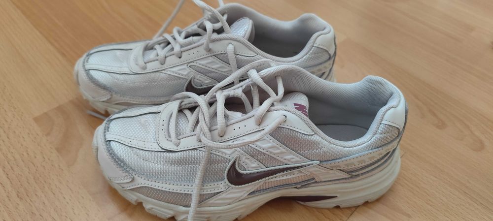 Дамски маратонки Nike