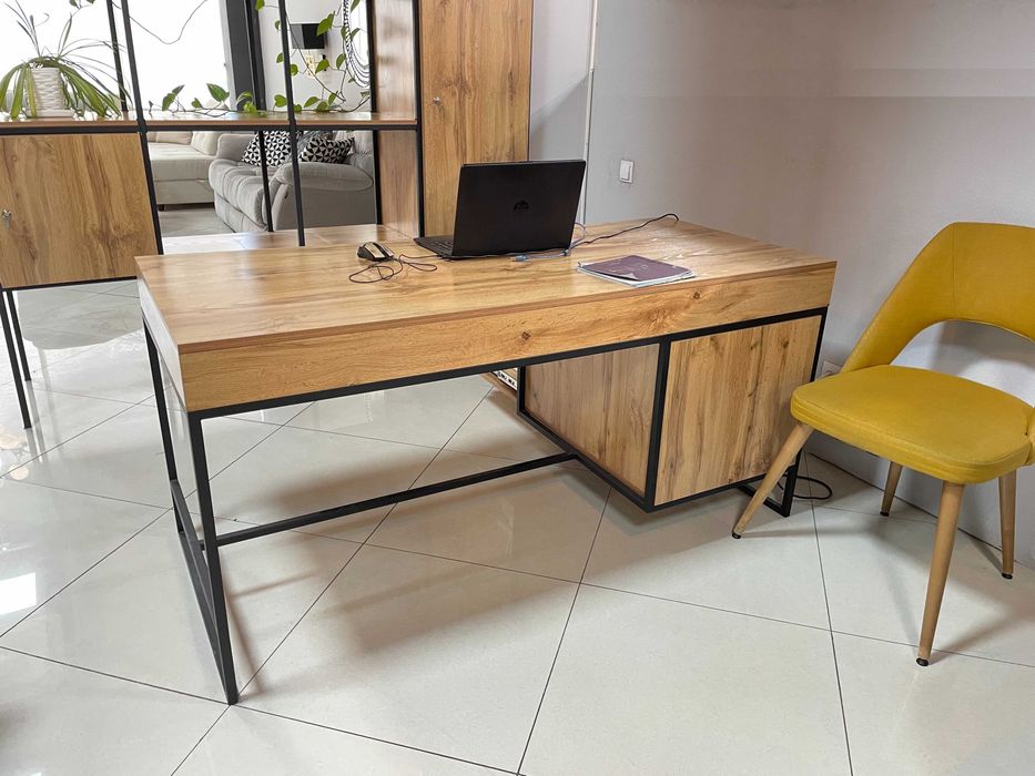 Стол письменный, с выдвижным ящиком для принтера