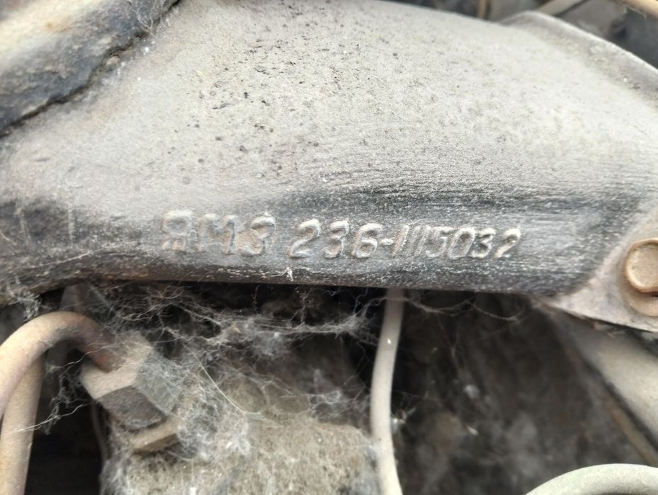 Продам двигатель с коробкой ямз 236.