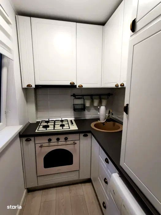 Apartament  cu 3 camere de vanzare  zona Complexului Diana