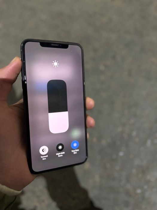 Продам iPhone 11 Pro Max с гарантией