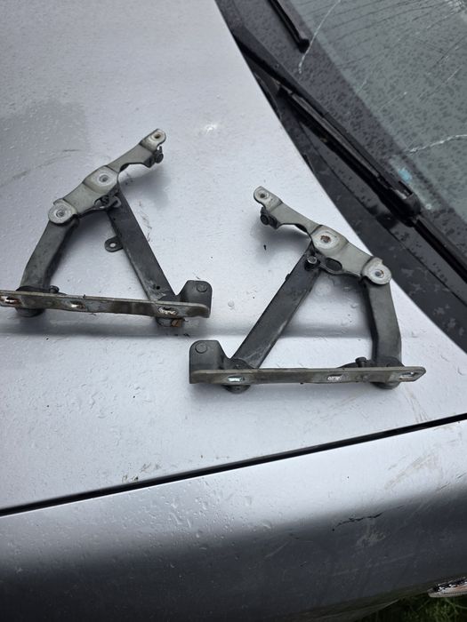 Панти за преден капак на Mercedes W211