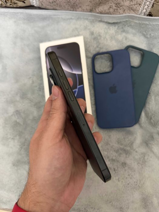 продам Б/У iPhone 16 Pro Max 512GB Black Titanium 2 SIM