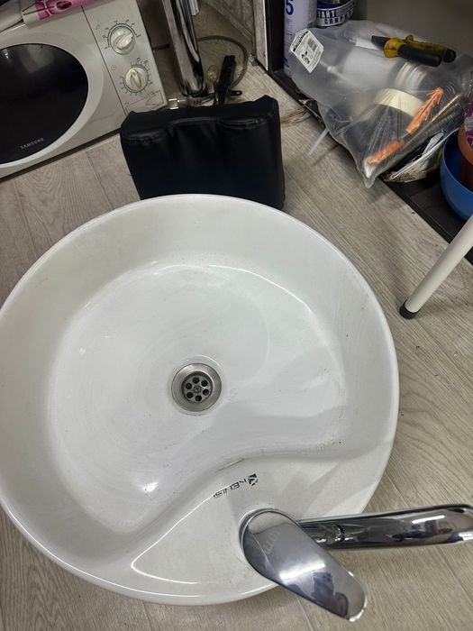 Продам маникюрный стол