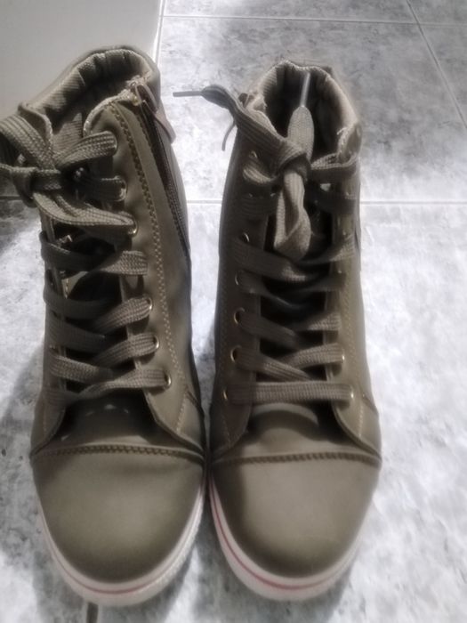 Обувки  на висока платформа