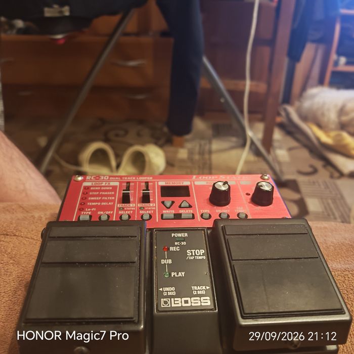 Looper Boss RC 30  până la 3 ore inregistrare