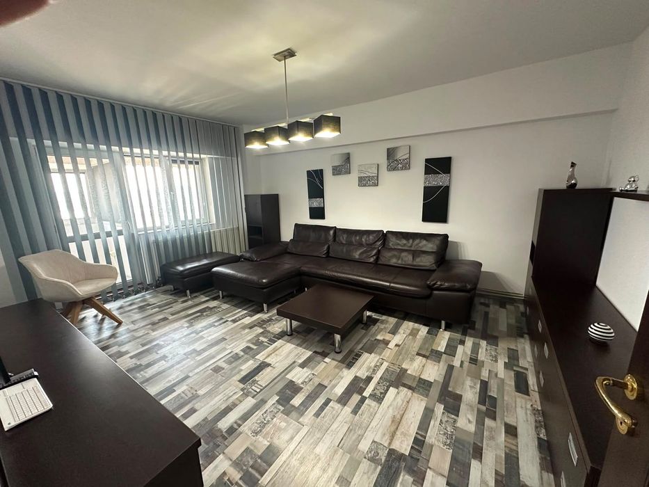Vând apartament 3 Camere Buhusi