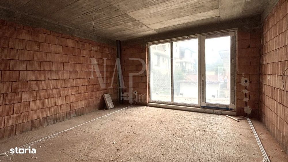 Casa 6 camere de vanzare in Floresti
