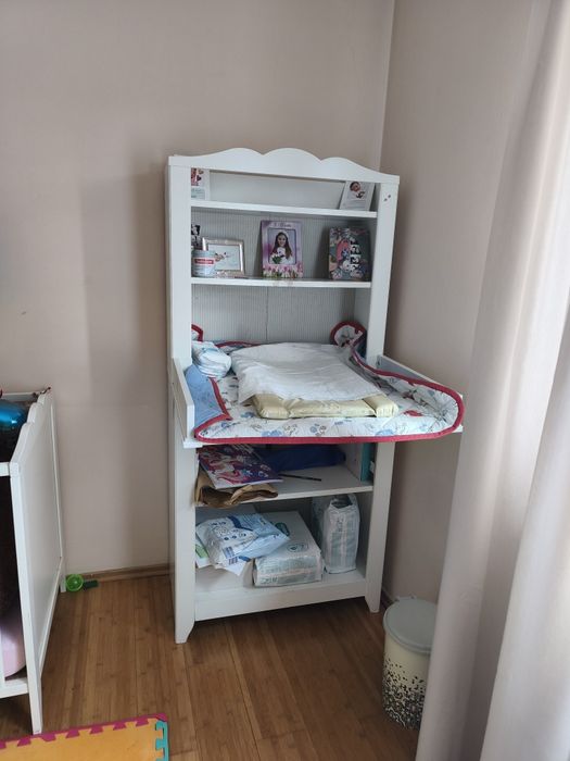 Vând pătuț și masa de înfășat