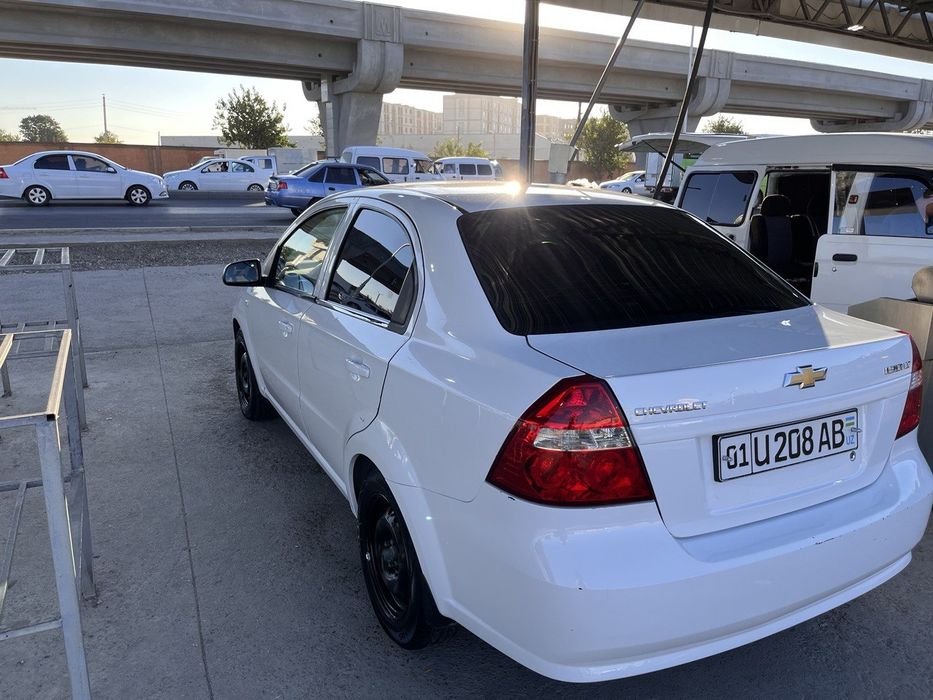 Нексия 3 сотилади