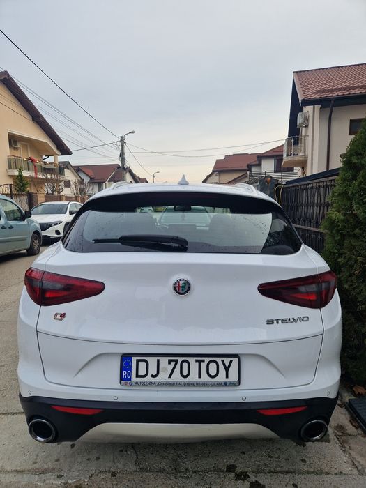 Alfa Romeo Stelvio,**28.155 km**,benzina,280cp,4x4,EURO 6