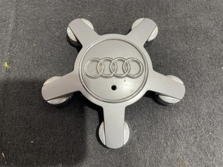 Capac central janta Audi A4 B8 2011 cod 4F0601165