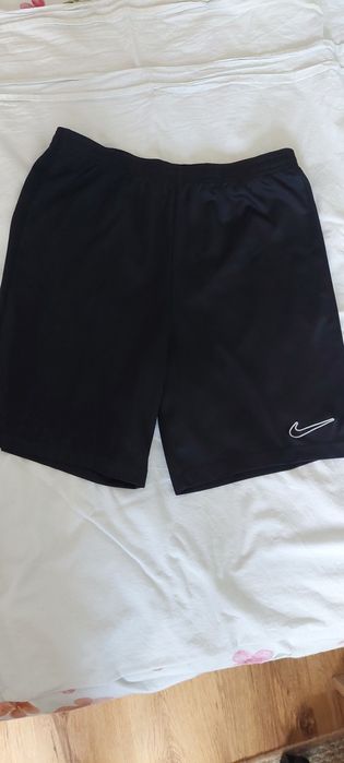 Продавам мъжки шорти Nike