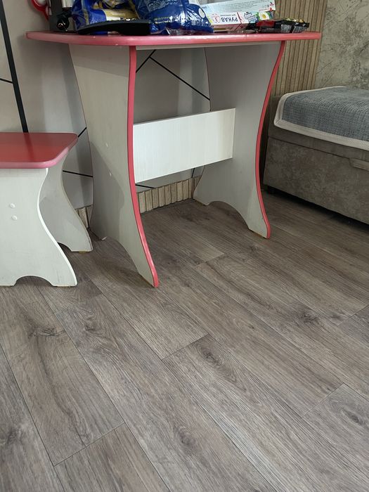 Продам стол и стулья