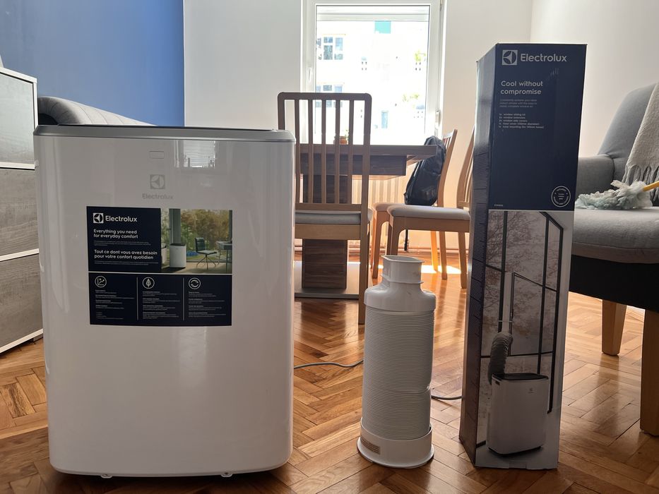 Aer Conditionat Portabil Electrolux 12000 BTU (Răcire/Încălzire) + Kit Geam Premium EWK04
