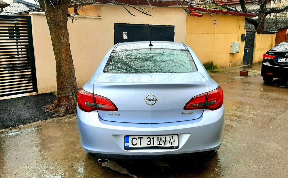 Opel Astra J Turbo 1.4 Benzina Sedan