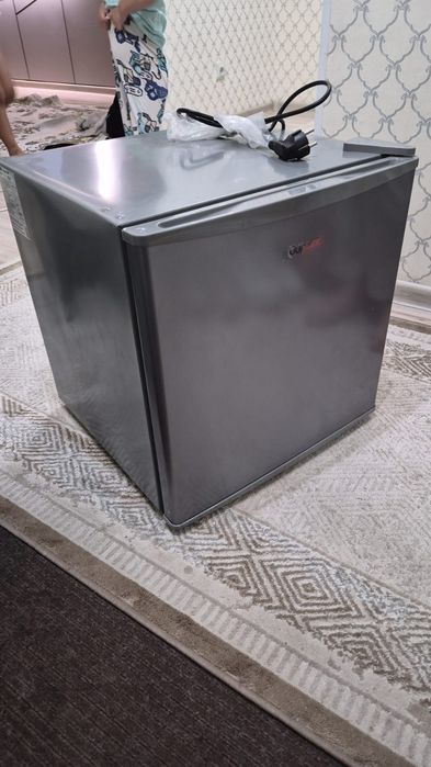 Продам новый мини холодильник