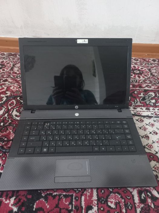 Продам ноутбук не рабочий экран не работает атак все целом.