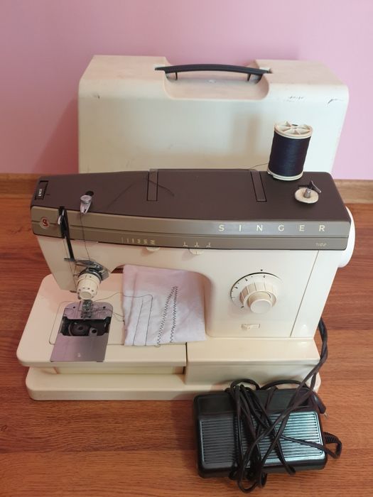 Vând mașini de cusut casnice profesionale