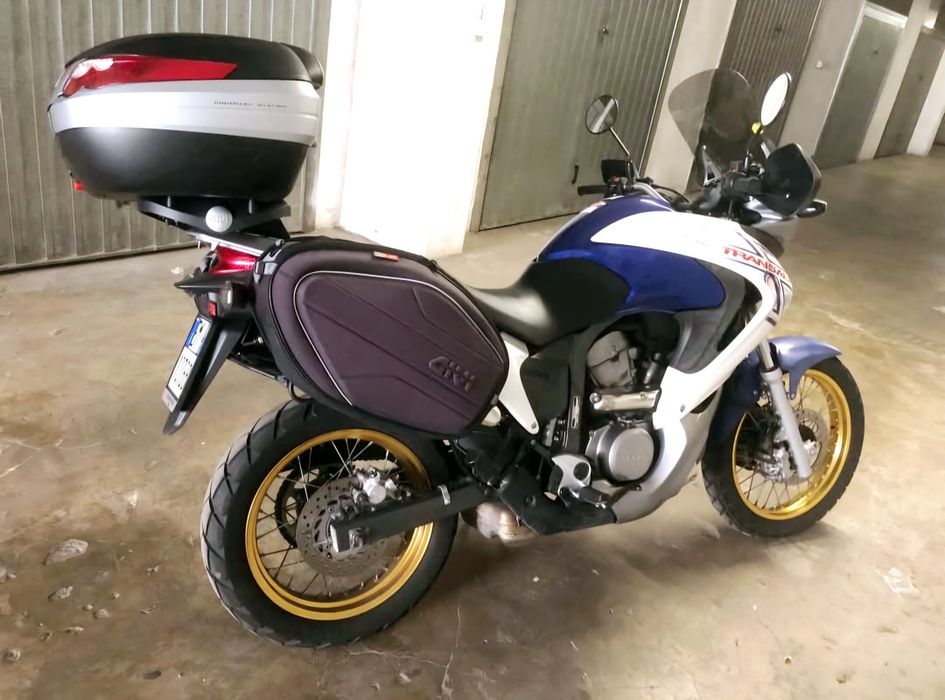 Honda Transalp 700, 2010 cu ABS