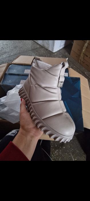 Дутики  женские  .