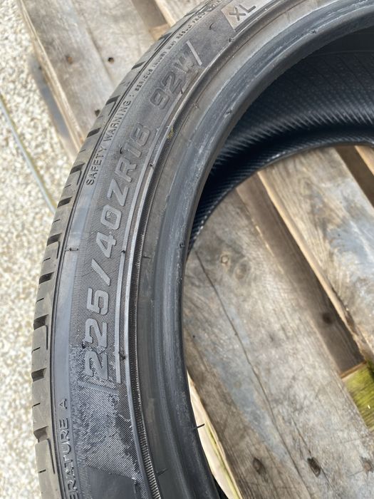 225/40/18 Летни