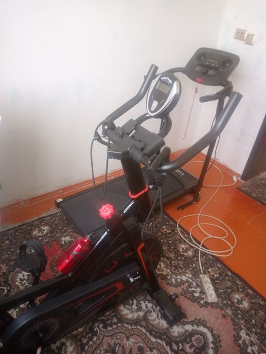 Бегодорожка и велотренажёр.