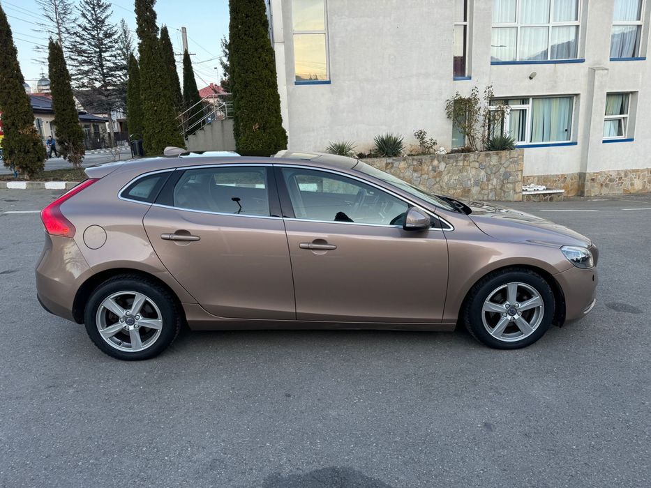 Volvo V40 D2 2016