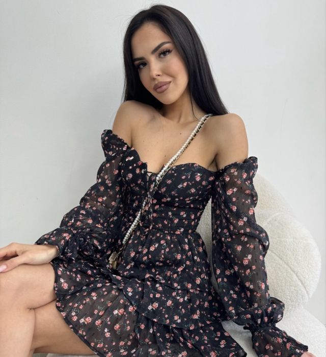 Рокля LBD, с цветни мотиви