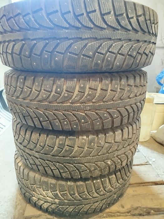 Продам б/у шипованную резину 4 шт.