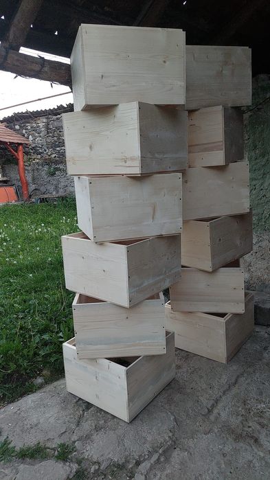 Vand caturi pentru stupi