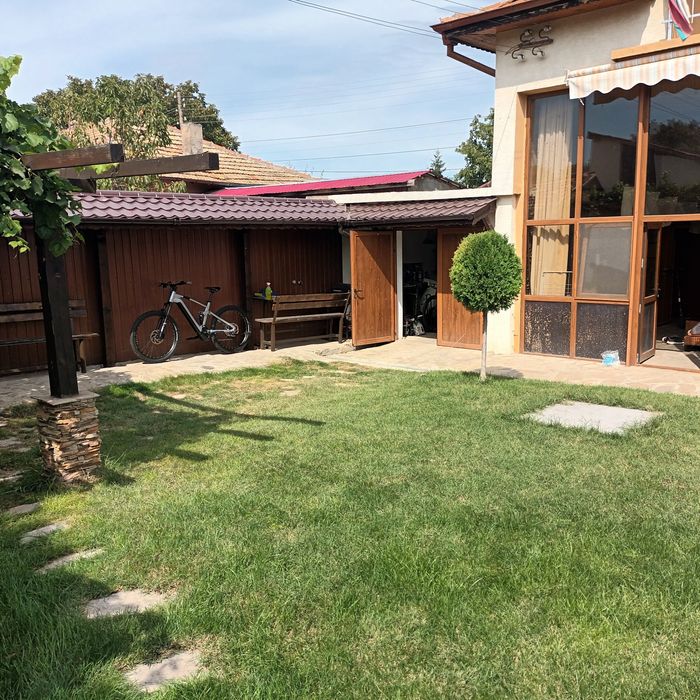 Дава се под наем Къща в с. Гецово, Област Разград - 100 кв.м за 598.23 € - Снимка #2