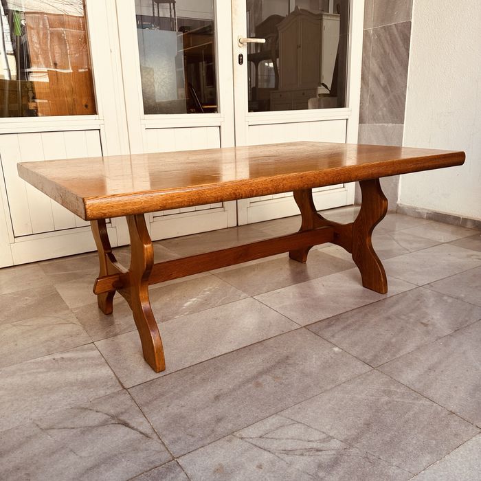 Масивна дъбова маса – ниска / холна, стабилна и запазена