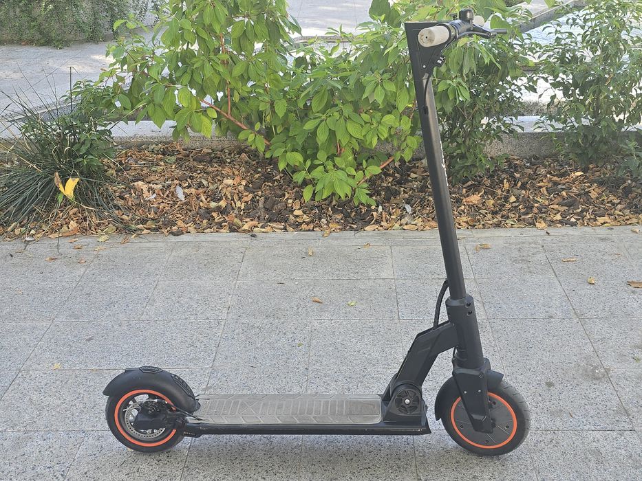 Trotineta Kirin M2 Pro, viteza 25 km/h, autonomie 30 km, motor 350W