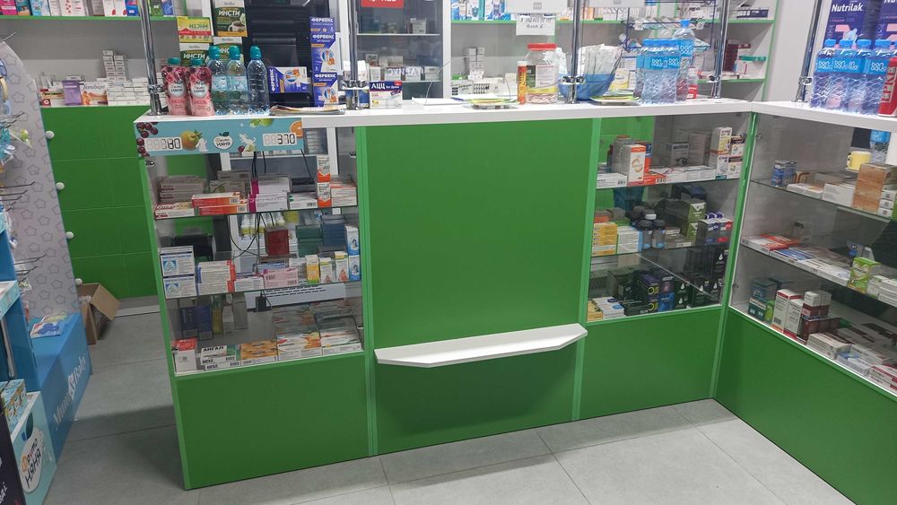Шкафы и витрины для аптеки