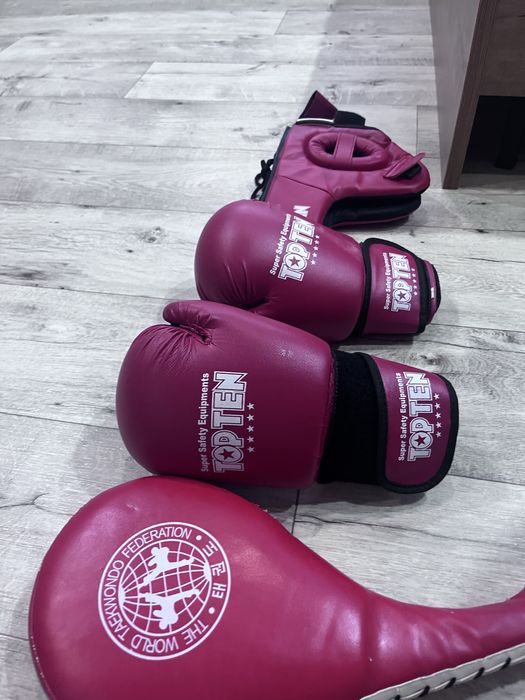 Продам боксерские перчатки шлем