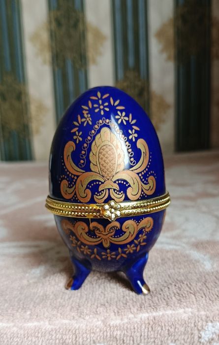 Продаю фарфоровое яйцо Фаберже