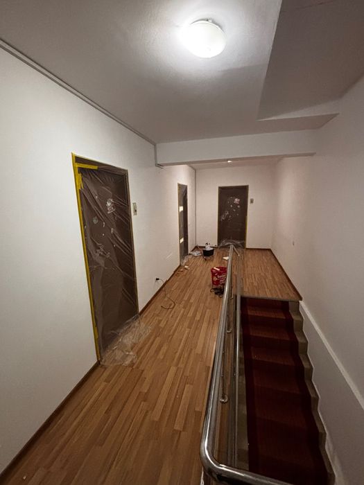 Anunț pentru Servicii de Zugrăvit, Montaj Parchet și Tapet !