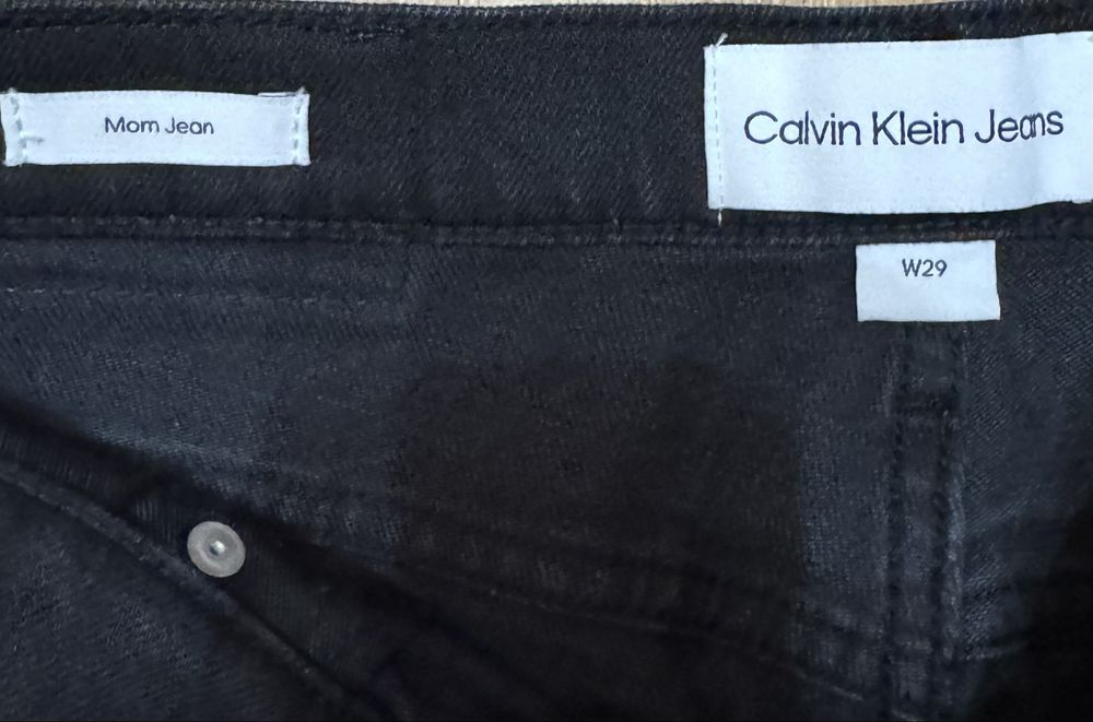 Продавам оригинални дънки на Calvin Klein Jeans нови