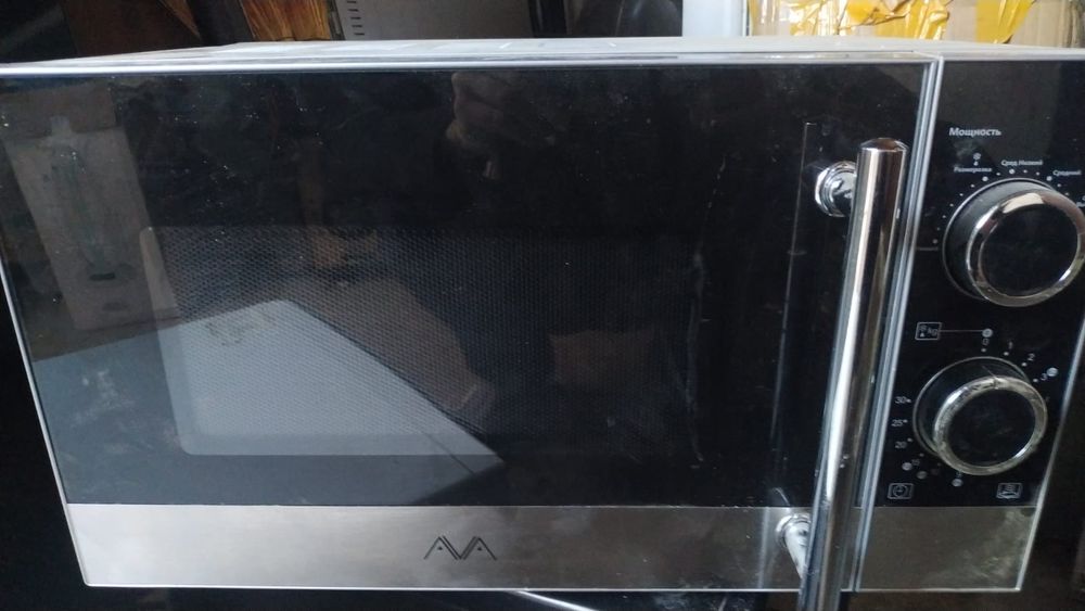 Продам микроволновую печь ава.