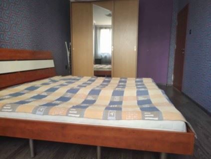 Дава се под наем Тристаен апартамент в София, Център - 104 кв.м за 706.86 € - Снимка #2